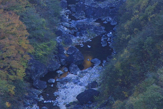 瀬戸合峡の映り込みの紅葉