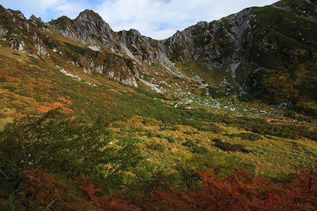 千畳敷駅から見た宝剣岳と紅葉