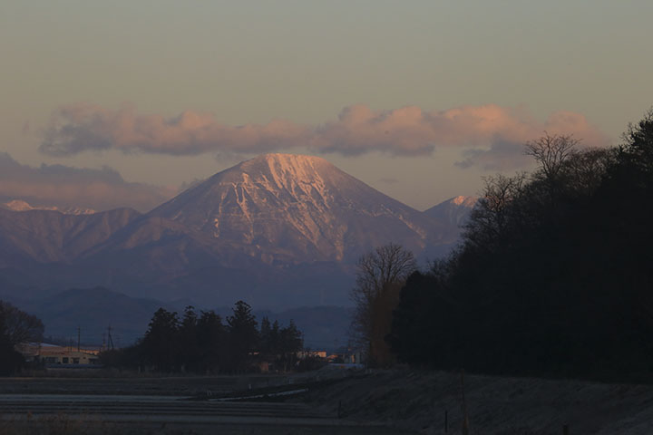 赤い男体山